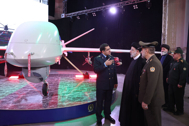 بازدید یک و نیم ساعته آیت الله رئیسی از نمایشگاه آخرین دستاوردهای فناورانه وزارت دفاع