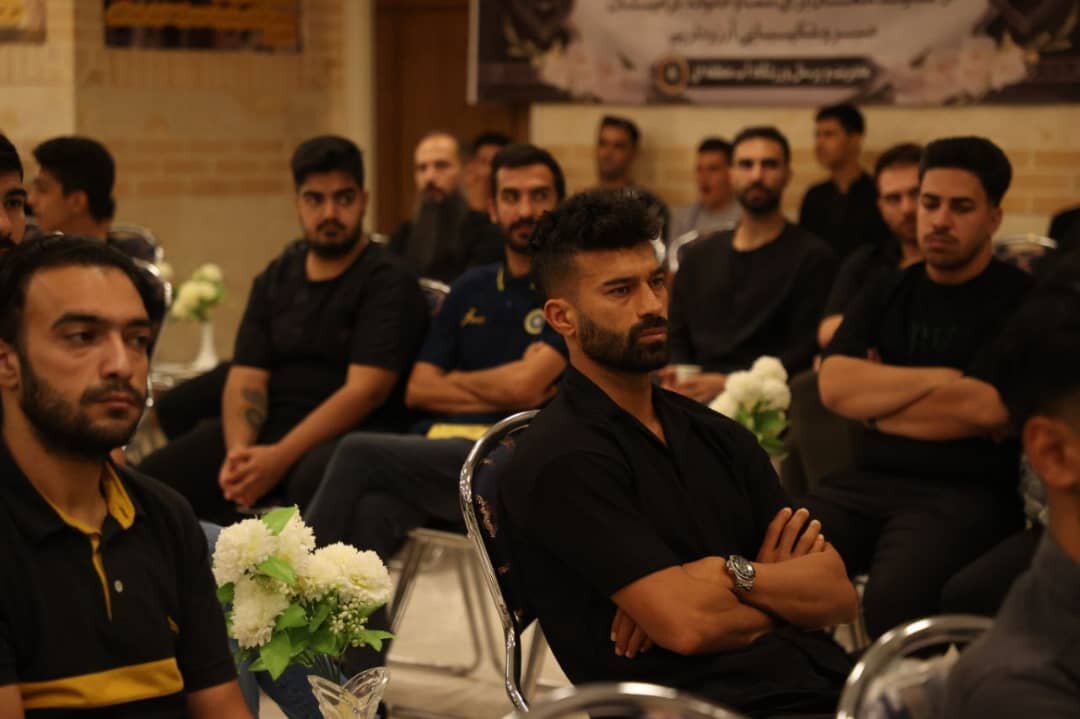 همدردی تیم سپاهان و چهرههای فوتبالی با نیازمند و دانشگر + عکس