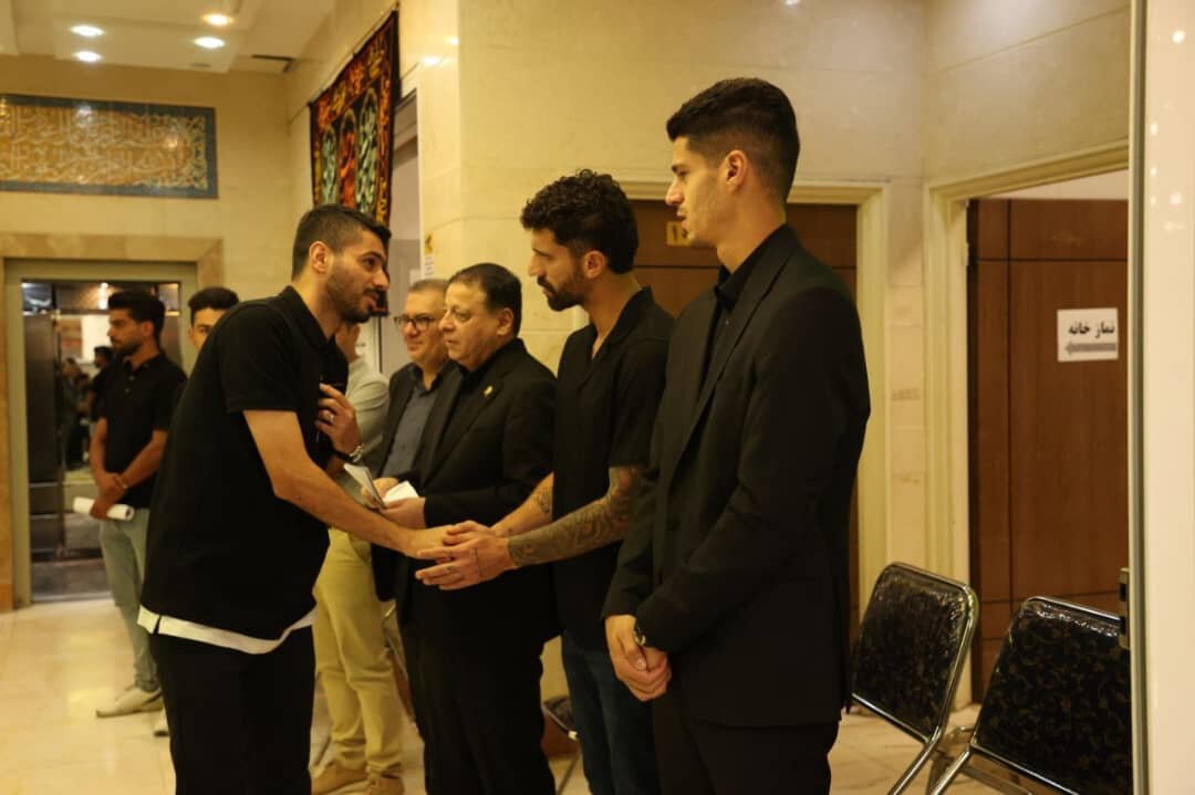 همدردی تیم سپاهان و چهرههای فوتبالی با نیازمند و دانشگر + عکس