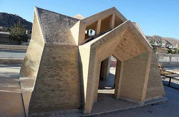 بنایی یادآور نوآوریهای خوشنویسی دوره صفویه