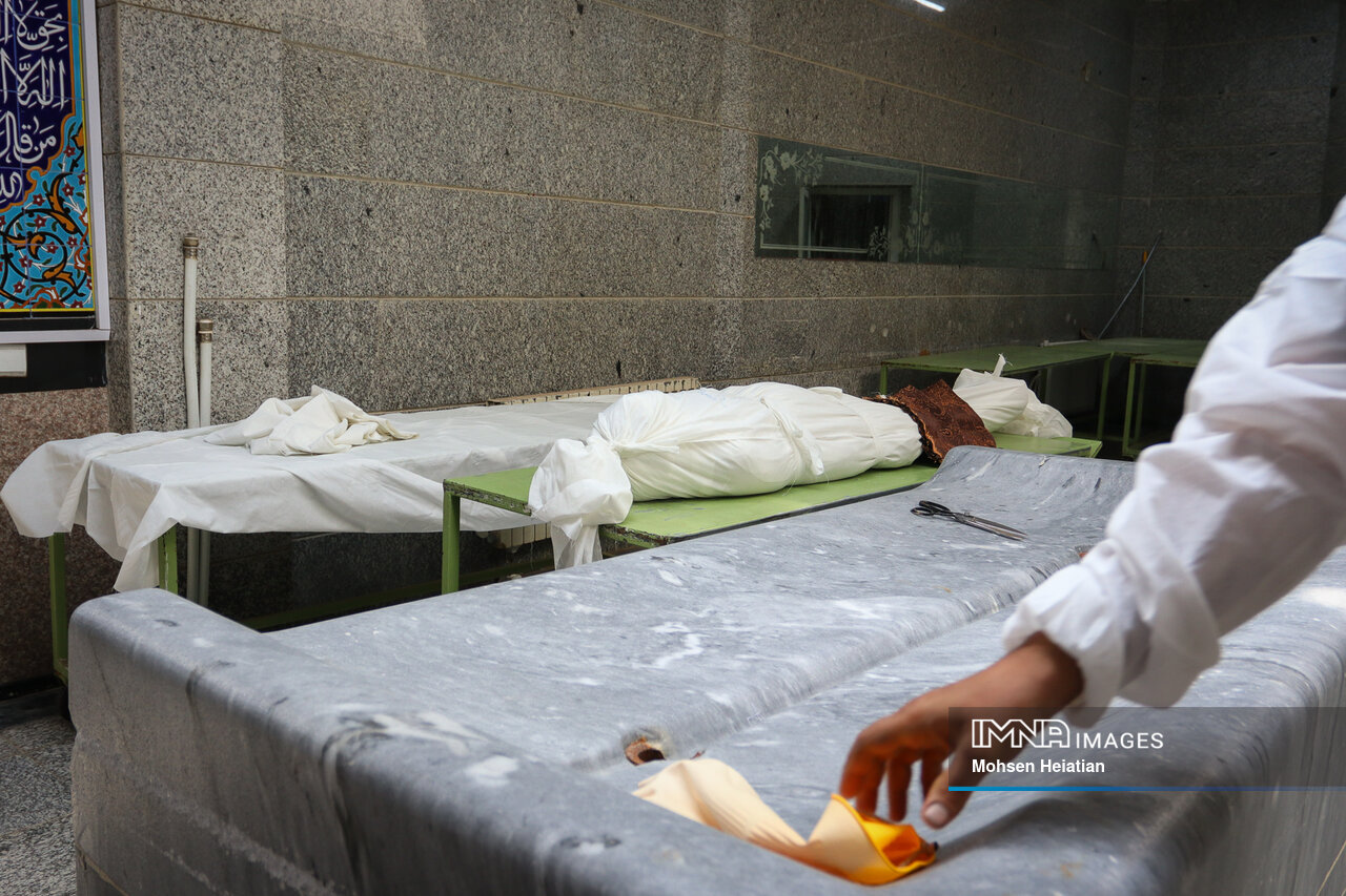 مرثیه پلکهای خفته