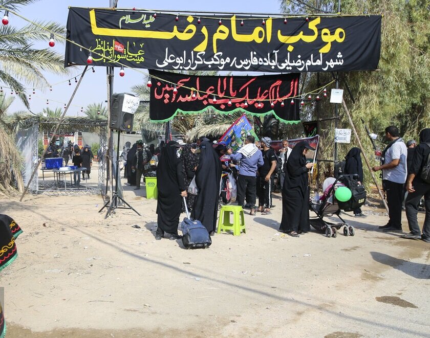 قدمهای زائران اربعین در مسیر طریق العلما