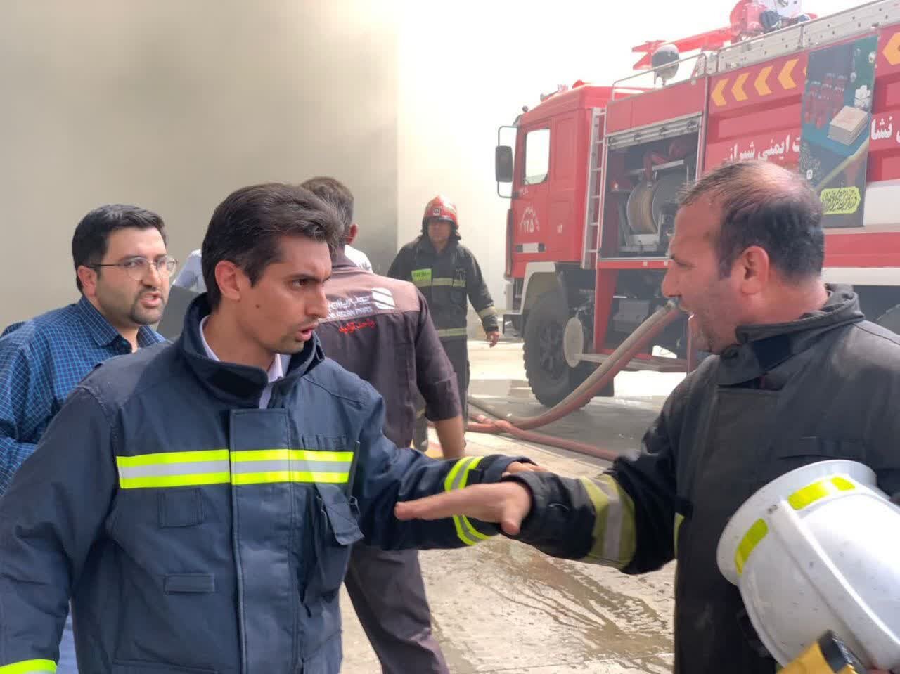 شرکت فومسازی در شیراز طعمه حریق شد+ عکس