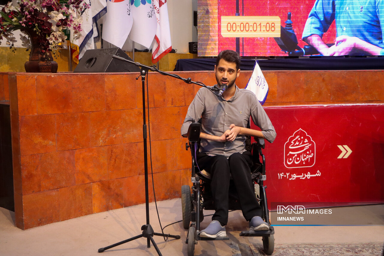 عصرانه با شهراندیشان/ وقتی شهردار به احترام یک شهروند به پا خاست