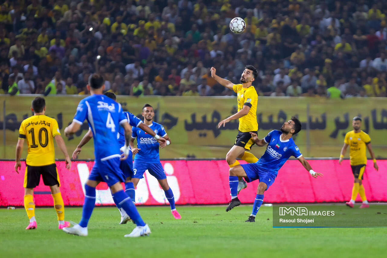 خیز گل گهر به سمت صدر جدول/ سپاهان ترمز پیکان را میکشد؟