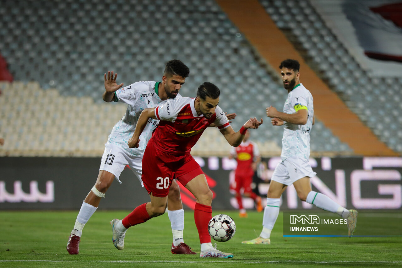 پیام نیازمند چهره ویژه هفته/ خطری که از بیخ گوش عکاسان نقش جهان گذشت!