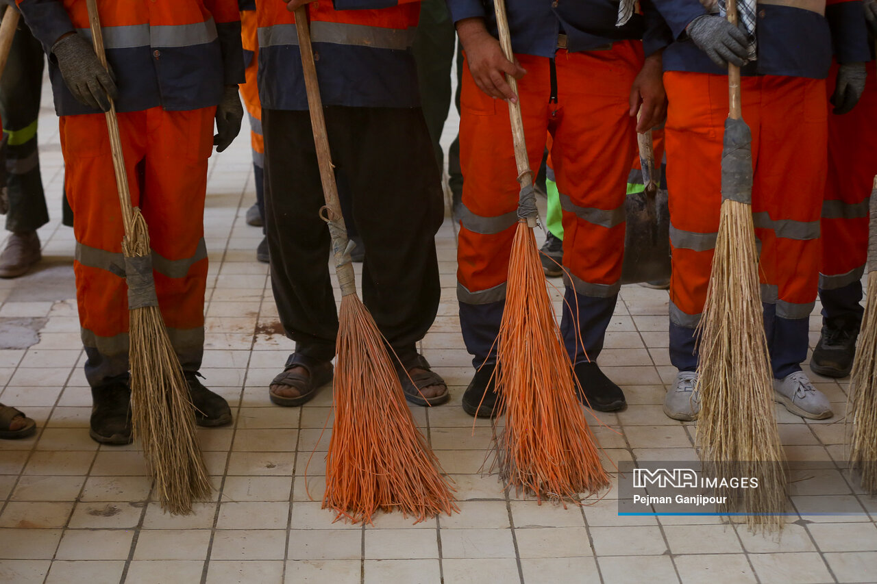 من آمدهام تا خاک پای زائران حسین (ع) را توتیای چشمانم کنم