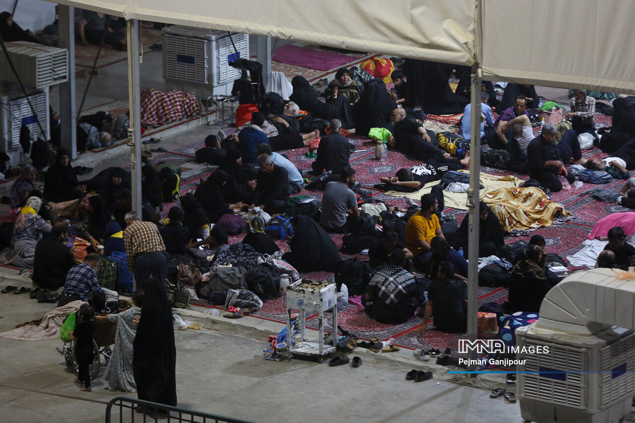 مراقب باشید؛ همه ما سفیر جمهوری اسلامی ایران هستیم