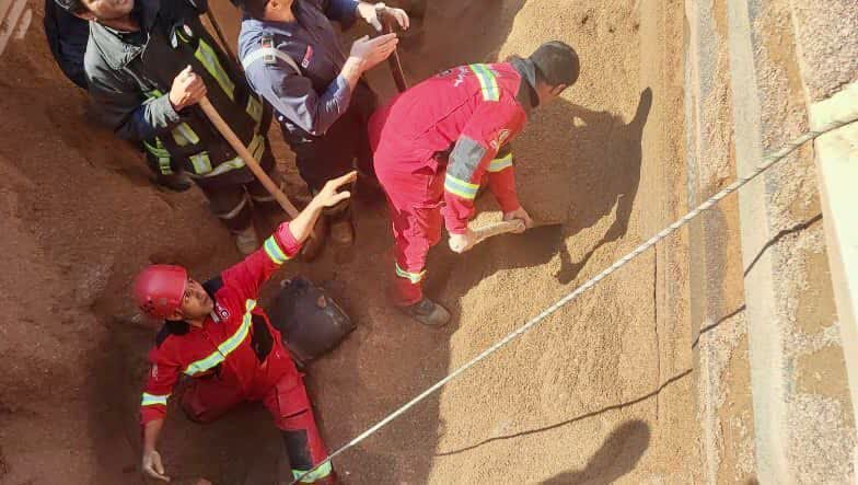 سقوط کارگر در قیف دستگاه بتنسازی حادثهساز شد