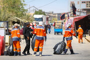 خدمت‌رسانی خادمان شهرداری اصفهان به زائران کربلای معلی