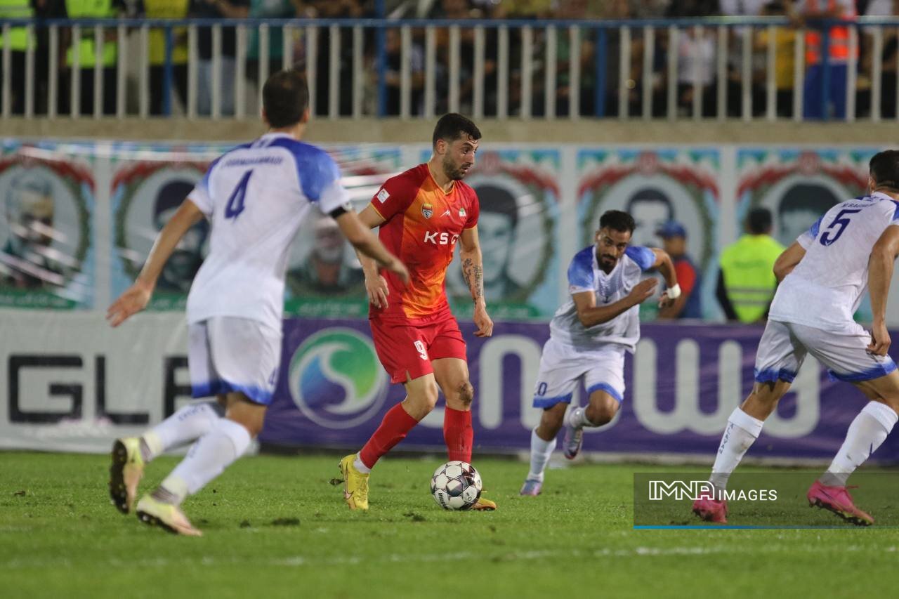 خیز گل گهر به سمت صدر جدول/ سپاهان ترمز پیکان را میکشد؟