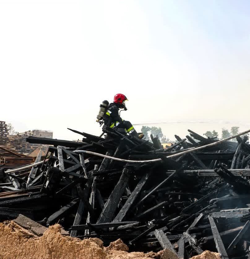 سقوط زن ۲۲ ساله از کوه صفه / برخورد با تیر چراغ برق مرگ راننده را در پی داشت