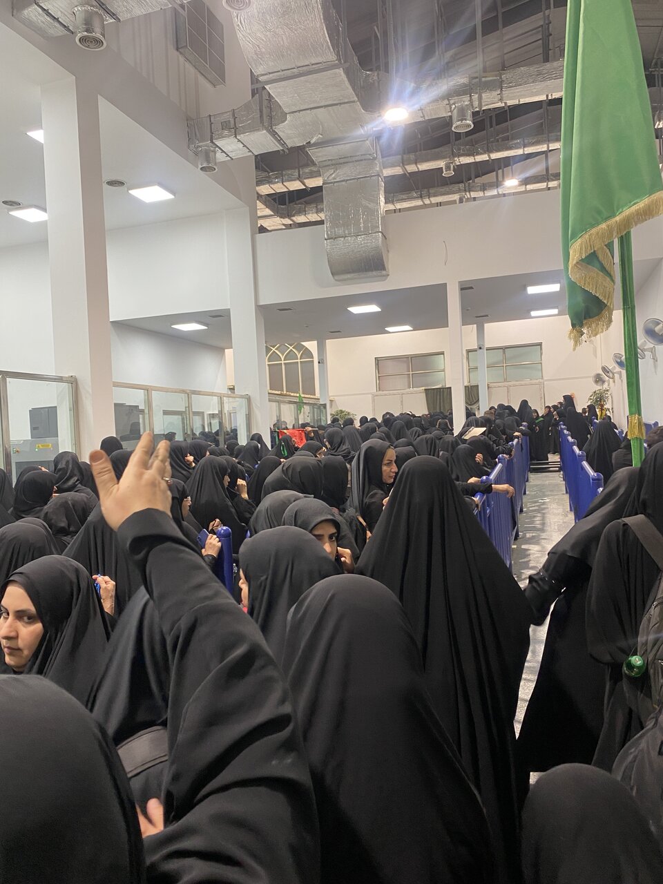 حضور پرشور زائران اربعین در خانه پدری+ تصاویر