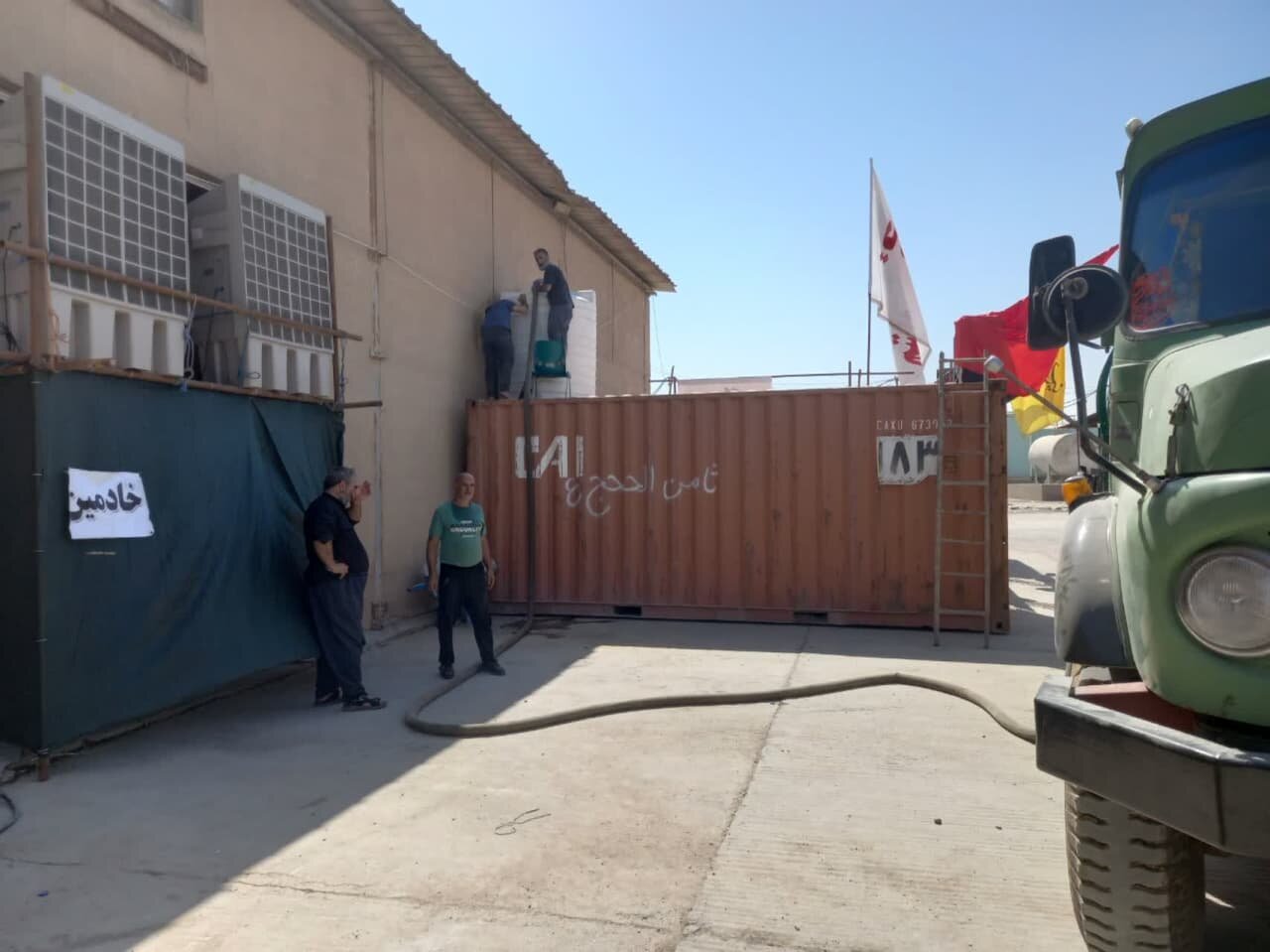 توزیع ۱۰۰ هزار لیتر آب بین موکبهای شهر کربلا توسط تانکرهای شهرداری اصفهان