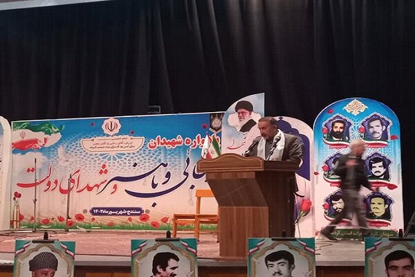 نادیده گرفتن تلاشهای مسئولان بیانصافی است