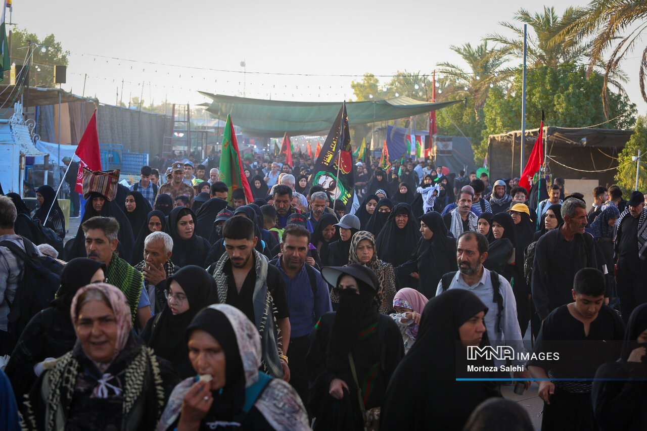 من آمدهام تا خاک پای زائران حسین (ع) را توتیای چشمانم کنم