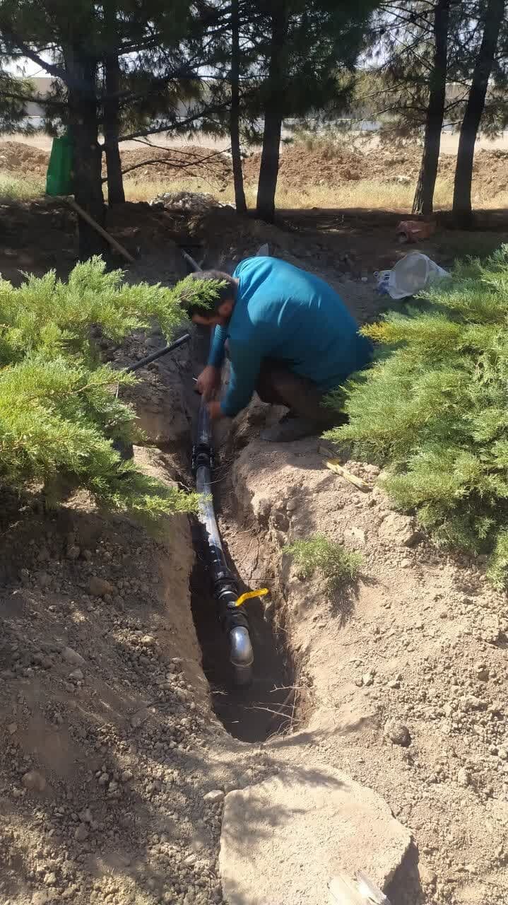 اجرای شبکه آبیاری قطرهای تحت فشار در منطقه ۵ اصفهان