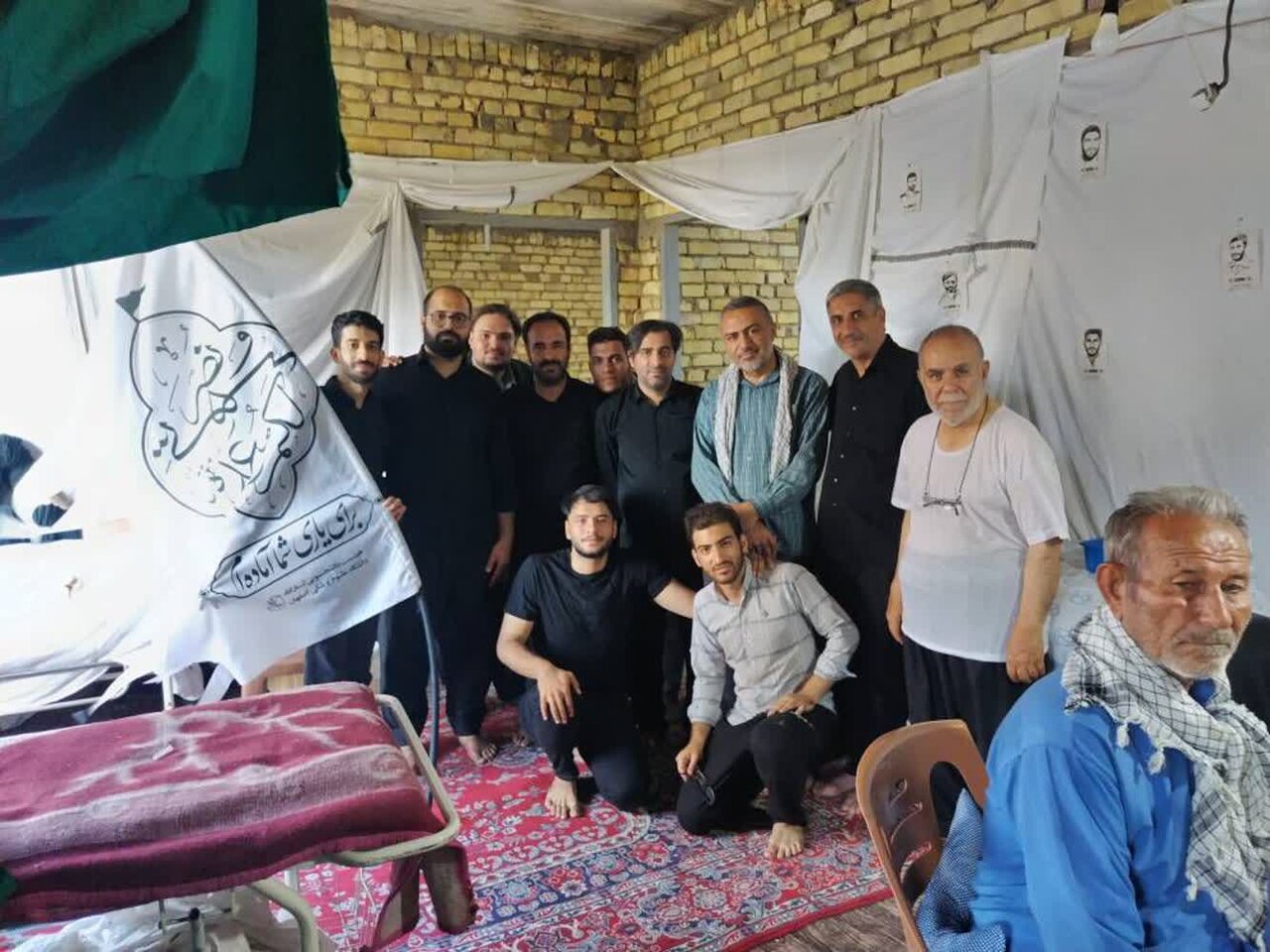 خدمت به زائران حسینی در موکب درمانی/ اینجا برای خدمت در مسیر عاشقی سر از پا نمیشناسند