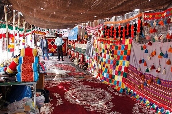 برپایی نمایشگاه صنایع‌دستی در مسیر تردد زائران مرز باشماق مریوان