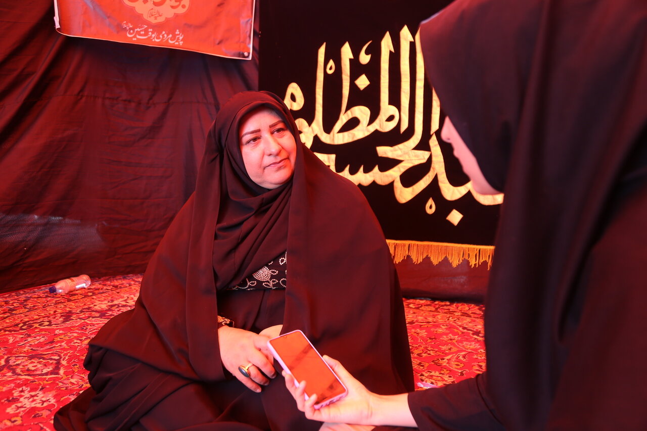 حسین(ع) محور وحدت ادیان است/ روایتی از بانوی موکبدار اهل تسنن در مرز باشماق