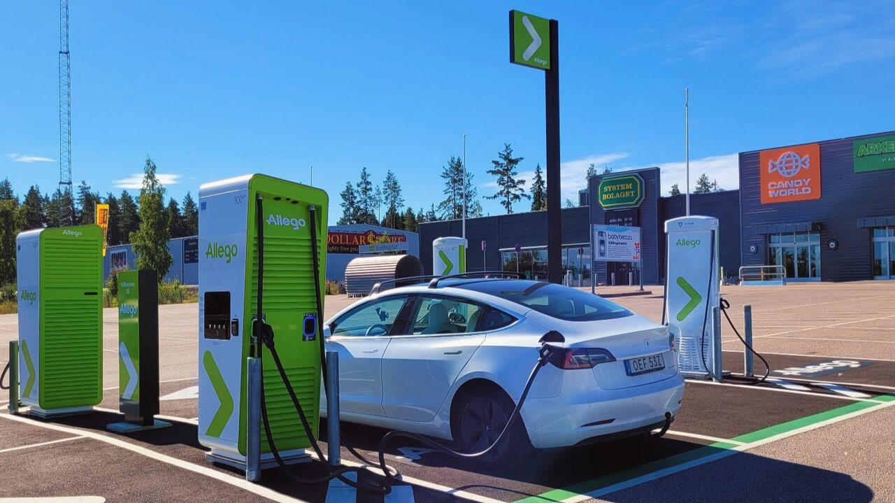 افزایش میزان پذیرش خودروهای الکتریکی در جهان