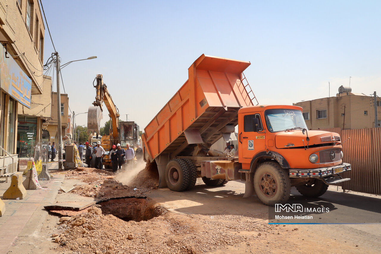 صفر تا صد ریزش در ایستگاه شاهد خط ۲ متروی اصفهان