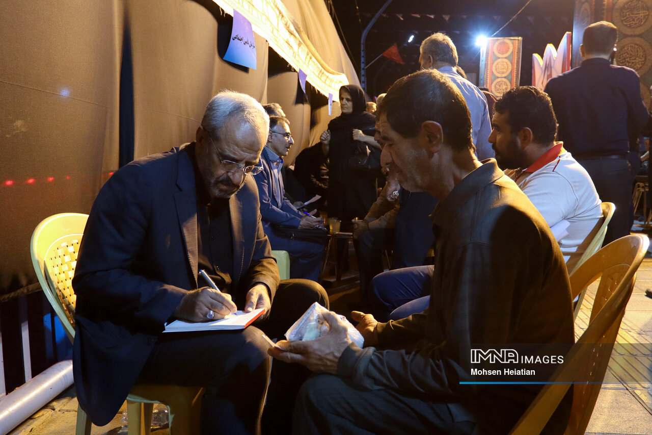 اینجا خدمت گفته، عشق به حسین خوانده و عبادت نوشته میشود