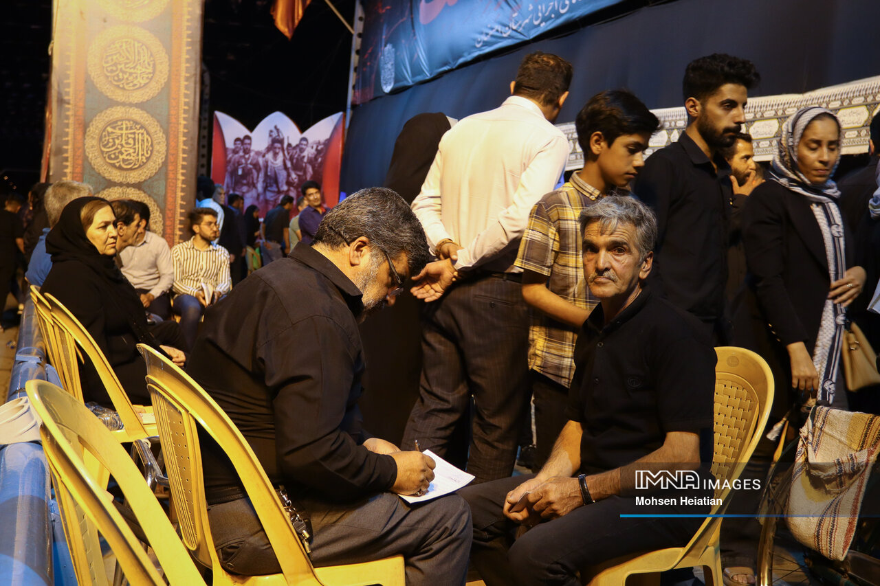 اینجا خدمت گفته، عشق به حسین خوانده و عبادت نوشته میشود