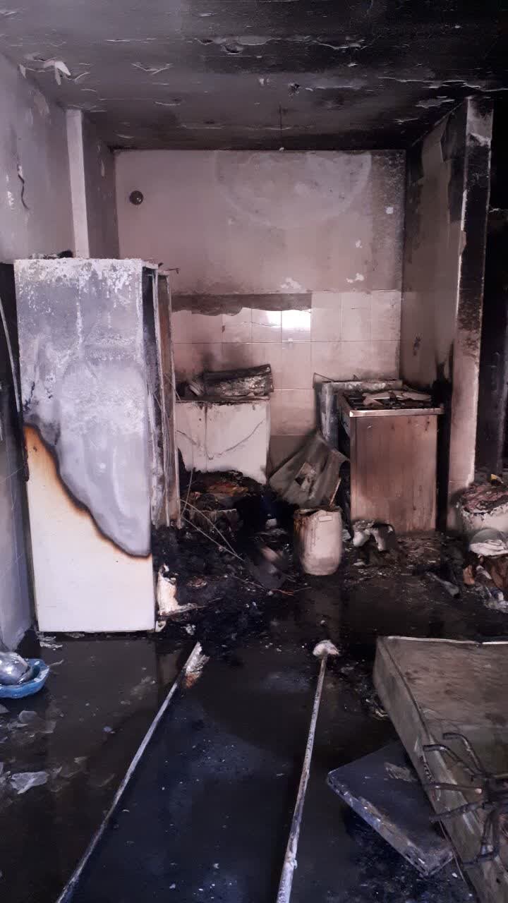 وقوع حریق در یکی از ساختمانهای مسکن مهر فولادشهر و مصدومیت ۴ نفر + عکس