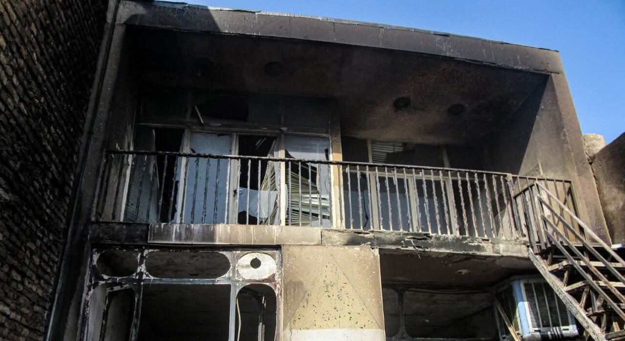 حریق منزل مسکونی ۲ طبقه در خیابان اوحدی+ عکس