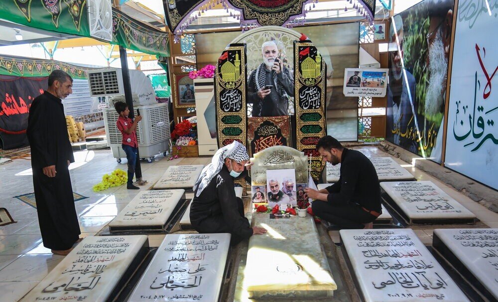 قدمهایی که به نیابت از شهدا برداشته شد/ زیارت اربعین، امتداد راه شهیدان است