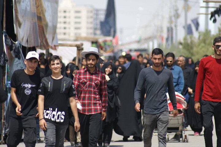 پیاده‌روی جاماندگان اربعین حسینی در بلوار پیامبر اعظم قم+ فیلم