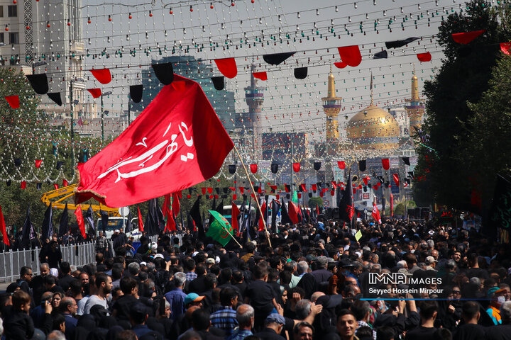 پیاده‌روی جاماندگان اربعین حسینی در مشهد مقدس