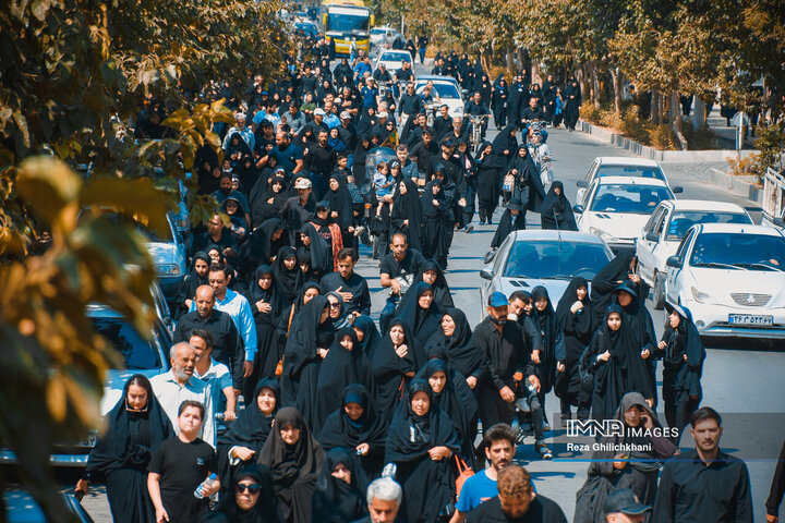 مراسم پیاده‌روی جاماندگان اربعین حسینی در نجف‌آباد
