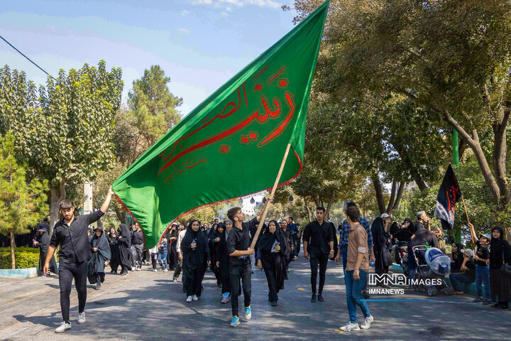 حضور جوانان و نوجوانان در پیاده‌روی جاماندگان اربعین در اصفهان