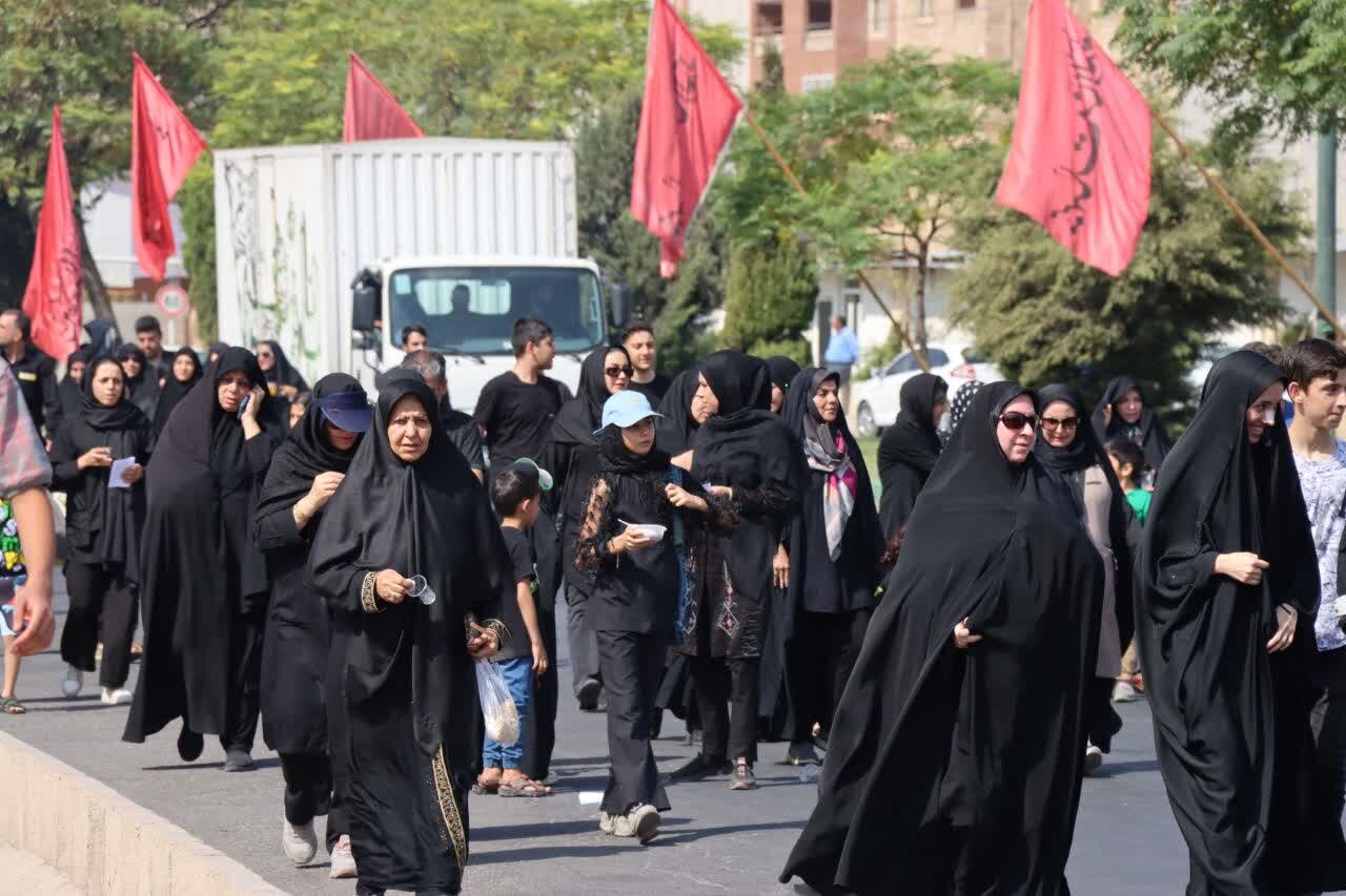 نوای «لبیک یا حسین(ع)» در سراسر ایران اسلامی طنین انداز شد