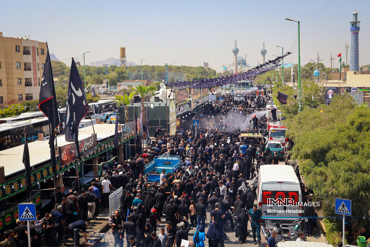 نوای «لبیک یا حسین(ع)» در سراسر ایران اسلامی طنین انداز شد