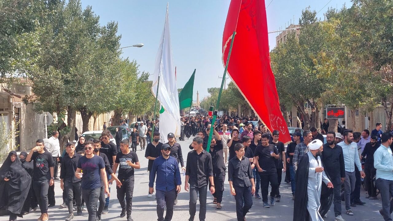 تجلی همدلی نایینیها در پیادهروی جاماندگان اربعین