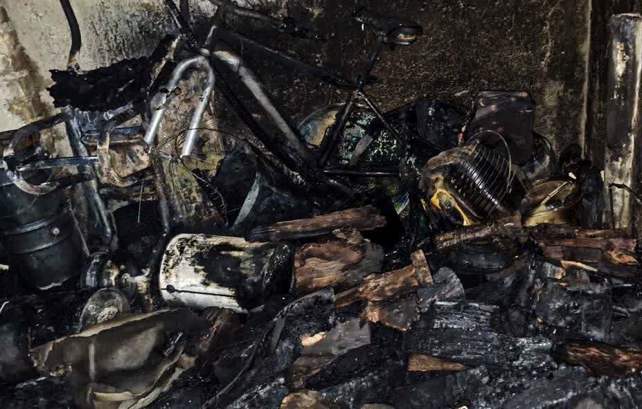 حریق ضایعات و چند گالن گازوئیل در منزل مسکونی واقع در زینبیه