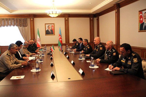 دیدار وزیر دفاع جمهوری آذربایجان با هیأت نظامی ایران + عکس