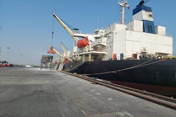 کشتی حامل بیش از ۷۱ هزار تن گندم در بندر امام خمینی (ره) پهلو گرفت