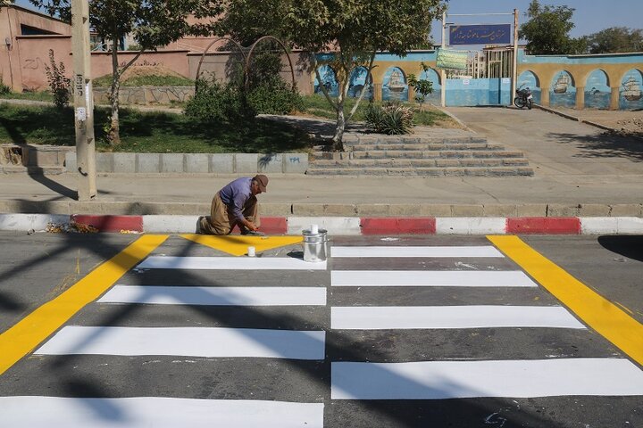 نصب علائم رانندگی ویژه دانش‌آموزان در شهر سنندج