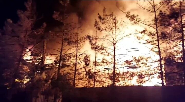 آتش‌سوزی در شهرک صنعتی در حال مهار شدن است