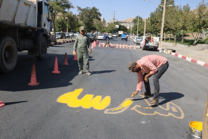 نصب علائم رانندگی ویژه دانش‌آموزان در شهر سنندج