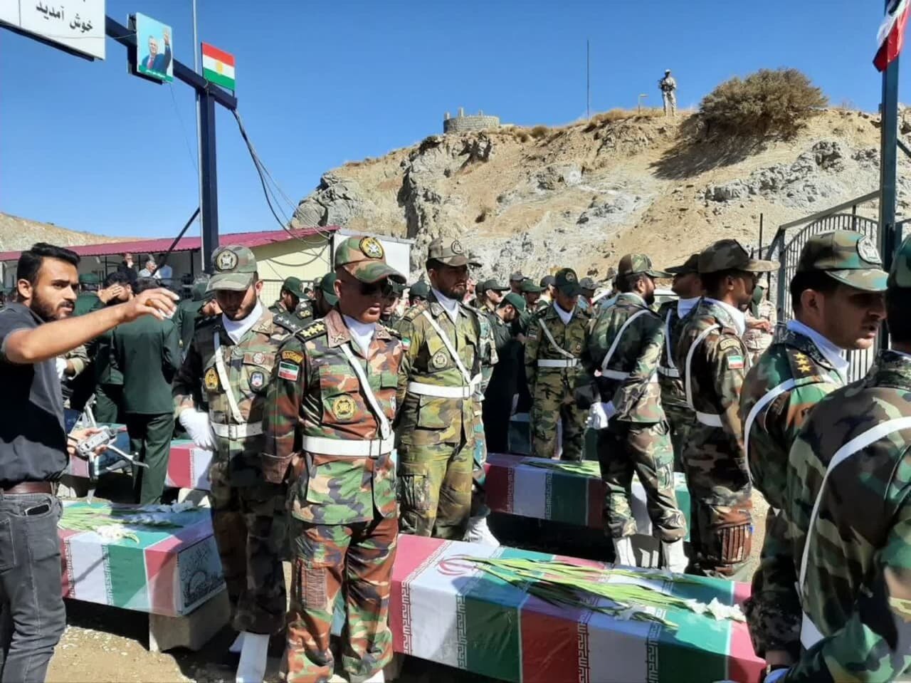 کاروان پیکرهای ۲۳ شهید تفحص شده وارد کشور شد+ عکس