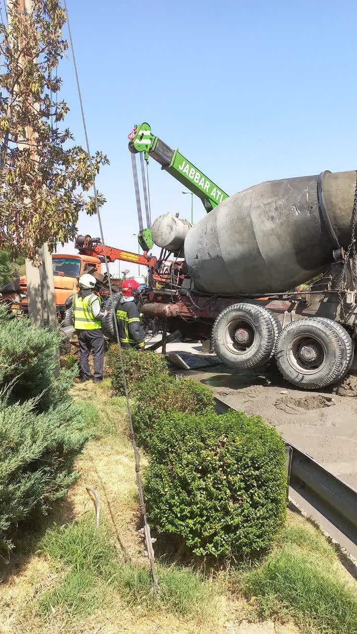 آخرین جزئیات حادثه واژگونی میکسر سیمان+ عکس