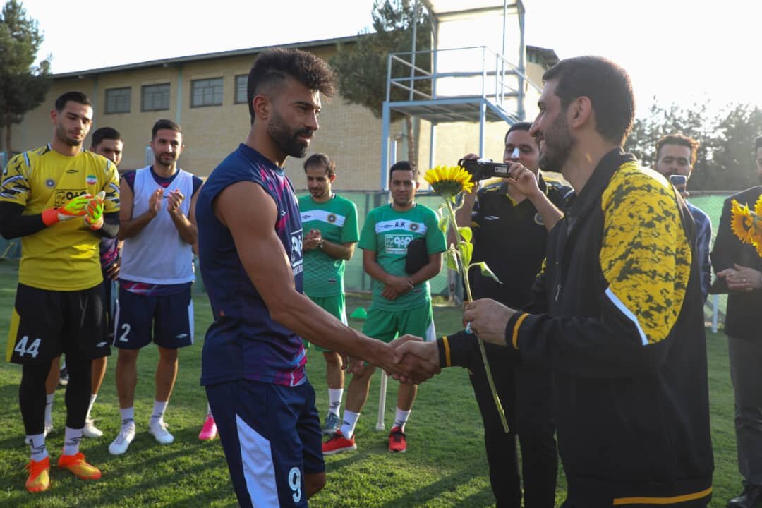 مدیرعامل شرکت فولادمبارکه به تمرین سپاهان رفت+ تصاویر