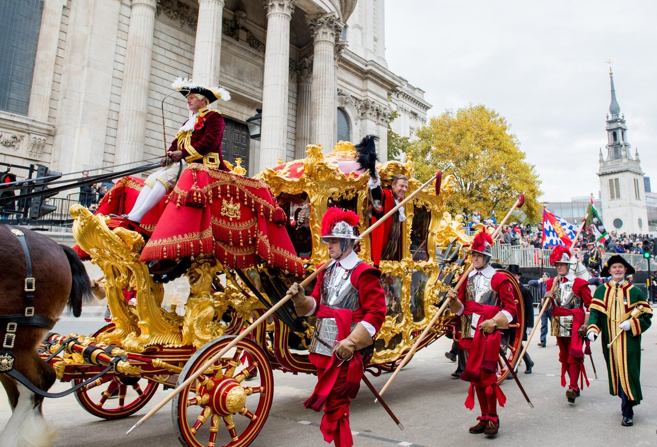 چرا رنگ لندن قرمز است؟