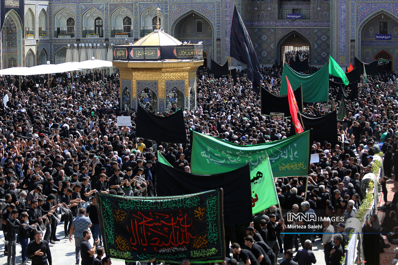 نگاهی به آیین‌های مختلف عزاداری در حرم امام رضا(ع)/  یک ایران در سوگ عالم آل‌محمد(ص)