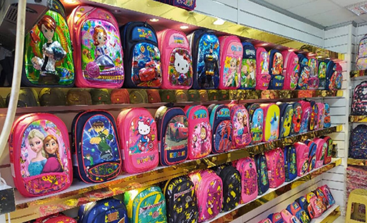 افتادگی شانه و انحراف در ستون فقرات؛ شایعترین عارضه حمل کیف نامناسب برای دانشآموزان